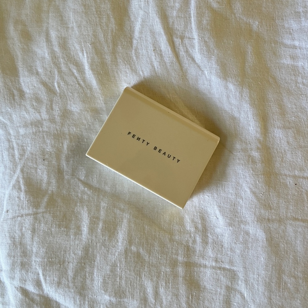 Fenty Beauty Invisimatte Universal Setting Powder